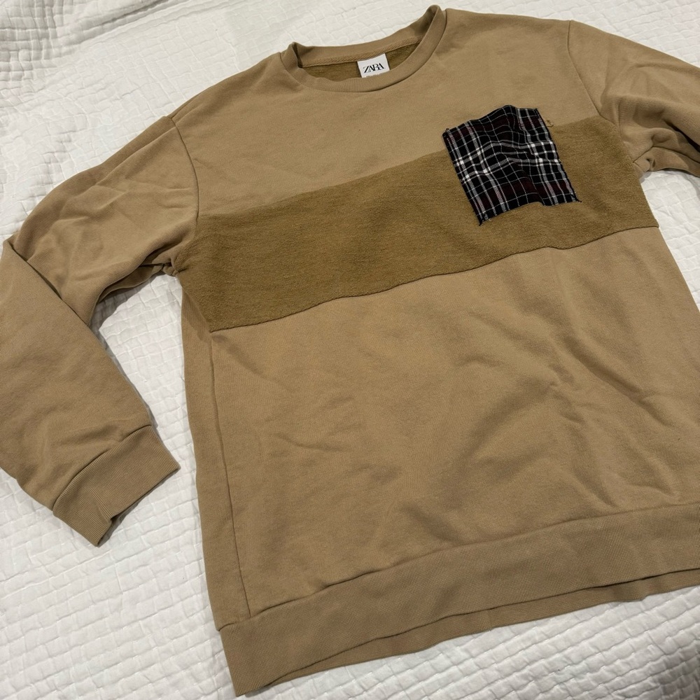 Neutral ZARA sweatshirt with plaid pocket in large